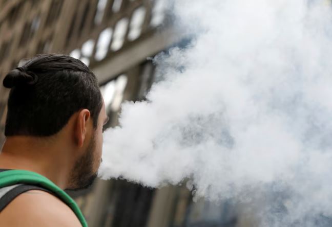 New York-u padit prodhuesit e cigareve elektronike, kontribuan në ‘epideminë’ e përdorimit të tyre tek të rinjtë