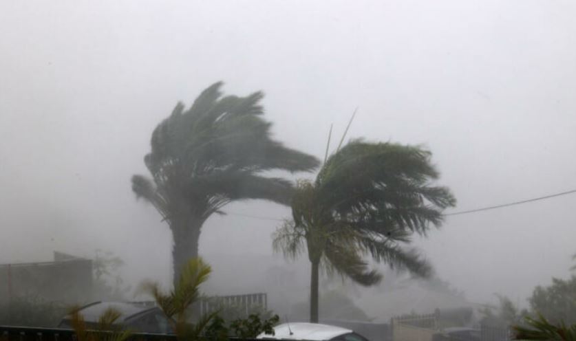 Cikloni Garance godet ishullin francez, erëra me shpejtësi deri në 155 km/h