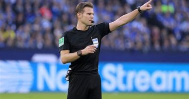 Arbitri hyn në histori/ Braun lajmëroi me zë në stadium vendimin e VAR