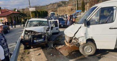 Aksident në Qerret të Gramshit, përpaset furgoni me kamionçinën