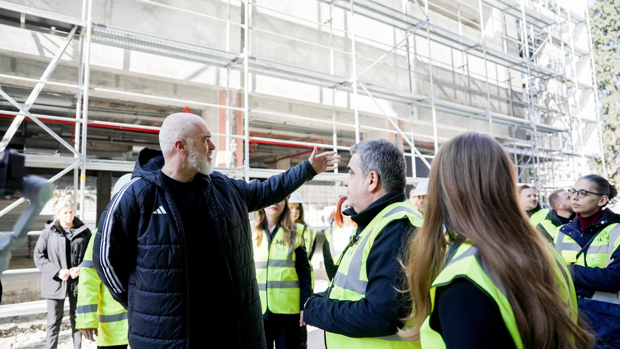 Zgjerimi i Galerisë së Arteve me hapësira të reja, kryeministri Rama inspeton punimet