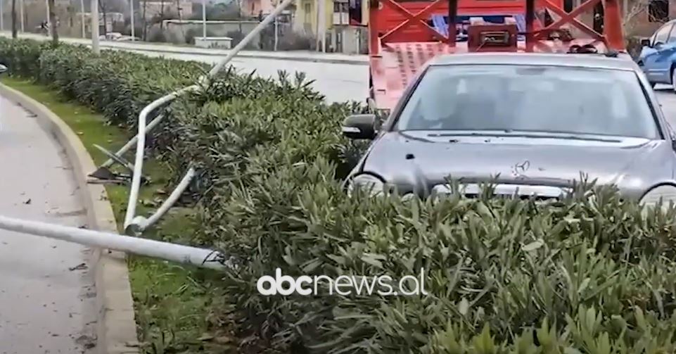 Humbi kontrollin e mjetit në aksin Shëngjin-Velipojë, lëndohen dy persona. Nis procedimi penal për drejtuesen