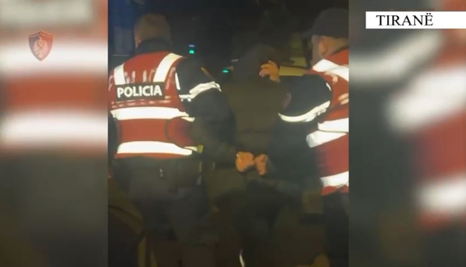 Lëvizte i armatosur me taksi, arrestohet 32 vjeçari në Tiranë. Me precedentë penalë