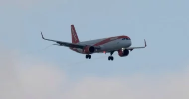 Avioni bën ulje emergjente në Athinë/ Piloti rrëzohet gjatë fluturimit