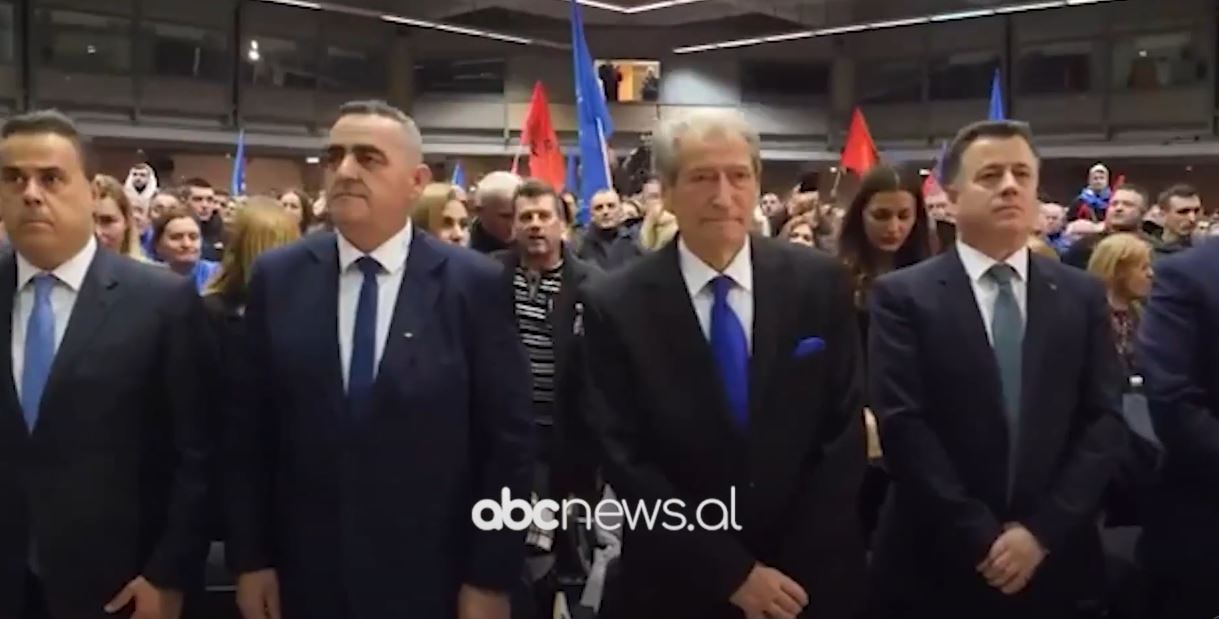 Në Athinë, vetëm me Belerin/ Berisha takon emigrantët, mungon Mitsotakis