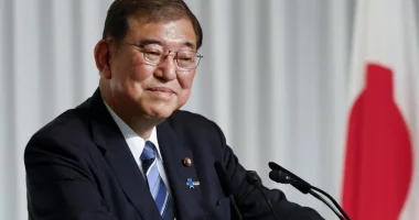 Kryeministri japonez në Washington, takim me presidentin Trump