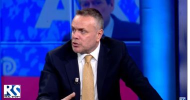 SPAK përgjon Gjykatën Kushtetuese? Përgjigjet Karamuço: Nuk jemi në kushtet e “puçit kushtetuese”, por anëtari duhet të…