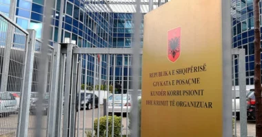 Dënohet “Rrumi” i Shijakut, gjykata e posaçme vendosi 10 muaj burg për Aleksandër Lahon për “korrupsion”