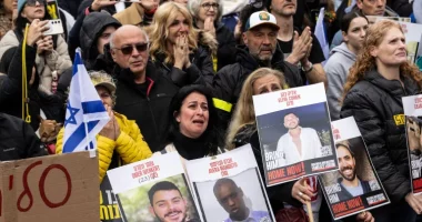 Arrihet marrëveshja Izrael-Hamas për fazën e bllokuar të armëpushimit