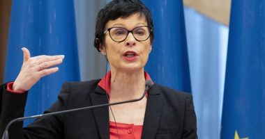 Komisionarja Kos kërkon hetime për dhunën ndaj protestuesve në Serbi