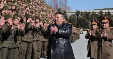 Kim Jong Un bën thirrje për ndërtimin e një ushtrie moderne