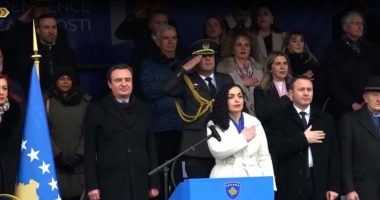 Osmani nuk përshëndet veteranët e UÇK/ Ish luftëtarët jashtë ceremonive zyrtare
