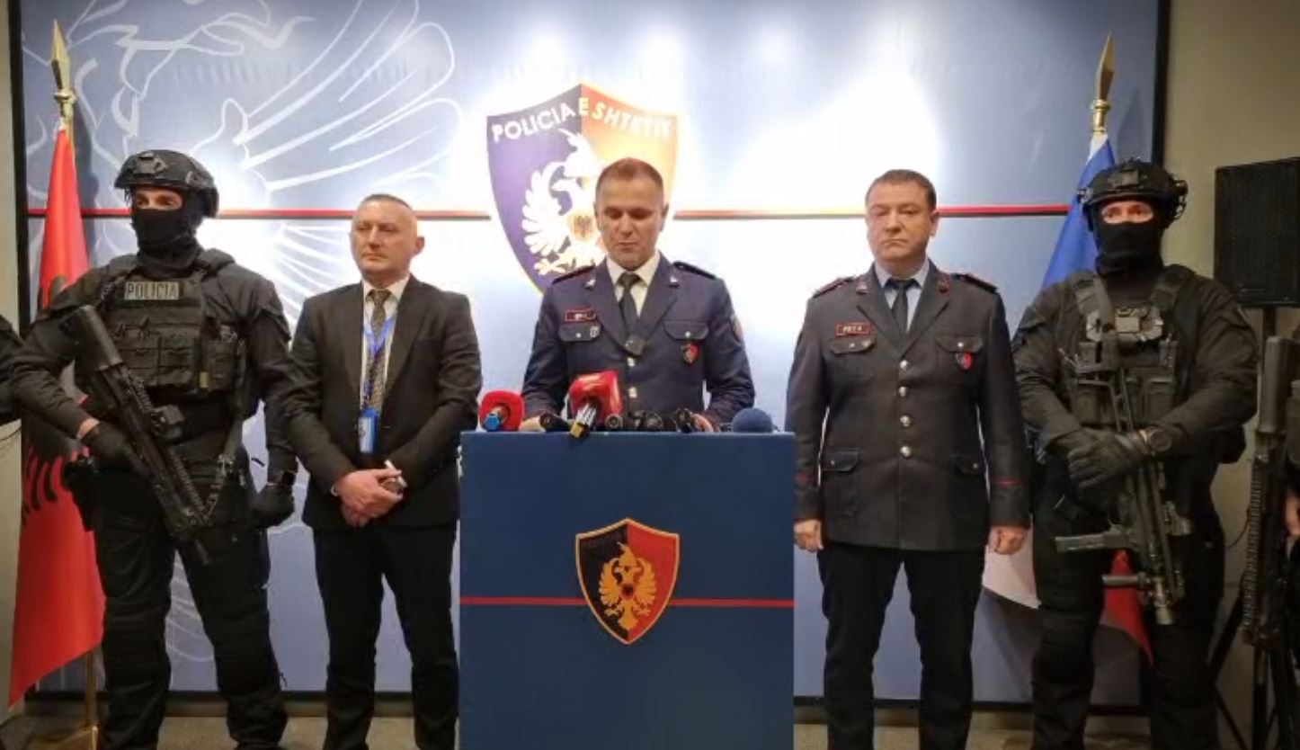 Finalizohen dy operacione në Vlorë/ Zbulohen dy “shtëpi bari”, arrestohen dy persona. Në pranga dhe një person që lëvizte i armatosur