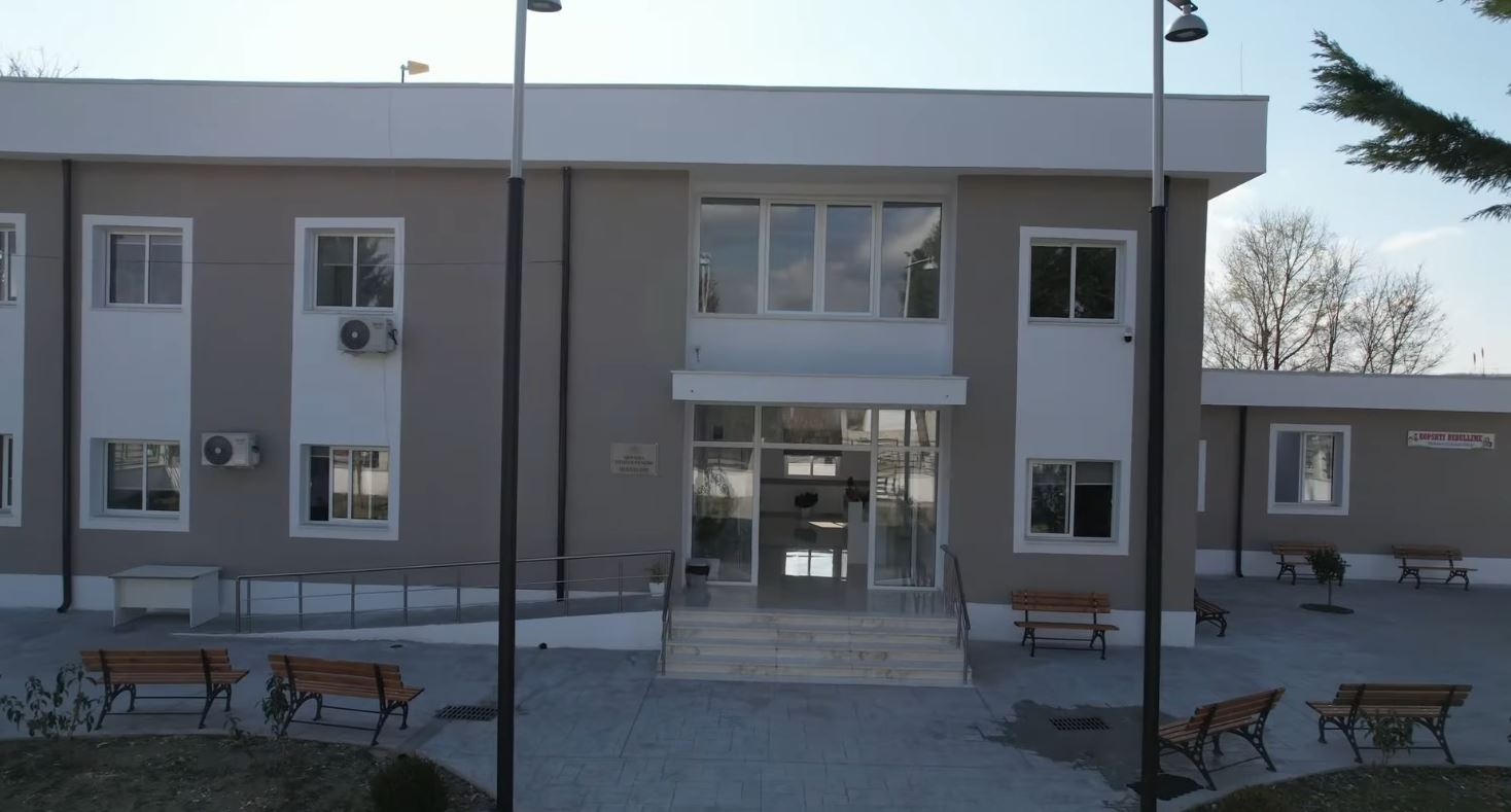 Rama ndan pamjet nga qendra shëndetësore në Bubullimë të Lushnjes: Një nga 400 qendrat e rikonstrukturuara me standartet evropiane