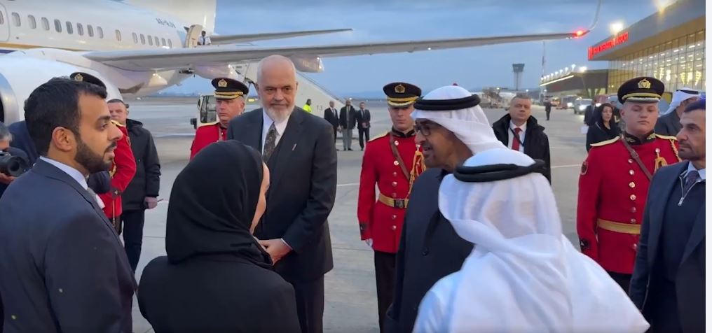 VIDEO/ Përfundon vizita e presidentit të Emirateve të Bashkuara Arabe, kryeministri Rama e përcjell në aeroport