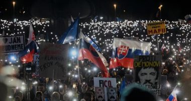 Mijëra protestues kërkojnë dorëheqjen e kryeministrit sllovak