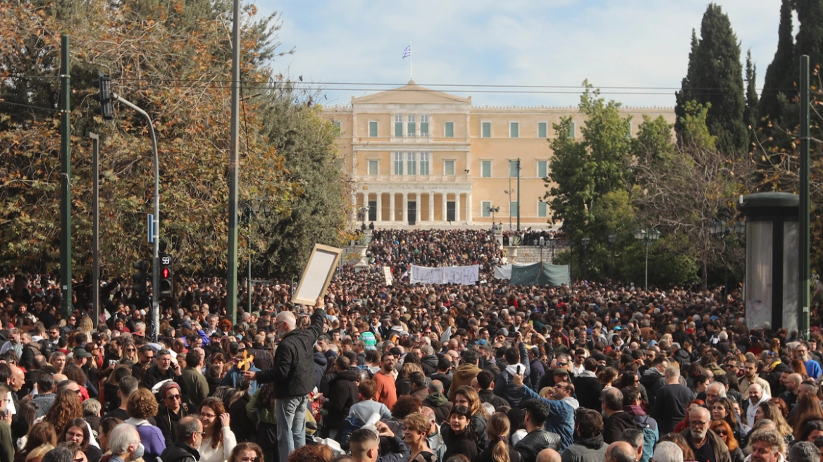 Dy vite nga tragjedia hekurudhore në Greqi/ Grevë dhe protestë në të gjithë vendin, “preket” edhe Kakavija