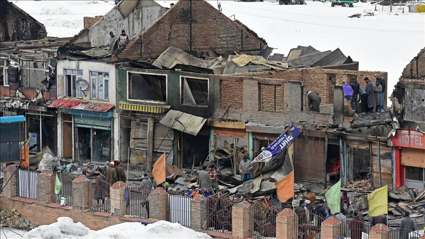 Indi, 50 dyqane dhe restorante “gllabërohen” nga një zjarr masiv