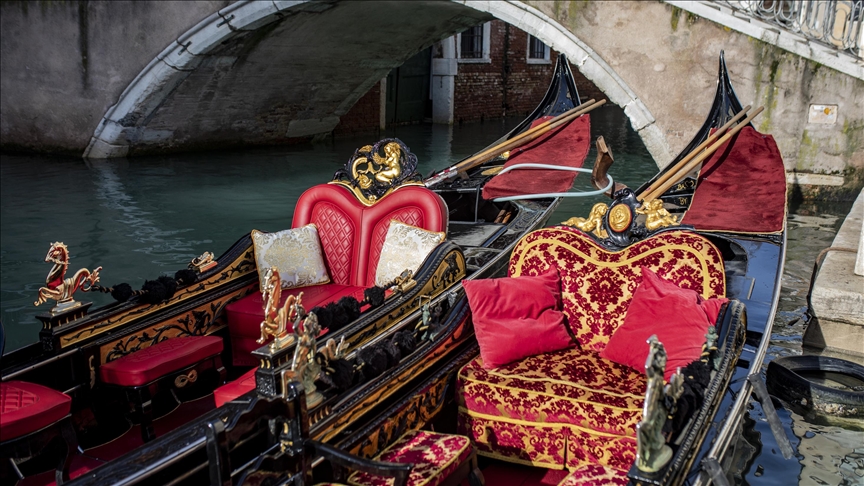 Gondolat, simboli i Venecias vijon të prodhohet me metoda tradicionale