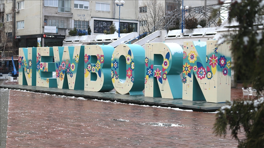 Monumenti i simbol i pavarësisë së Kosovës “NEWBORN” merr pamje të re