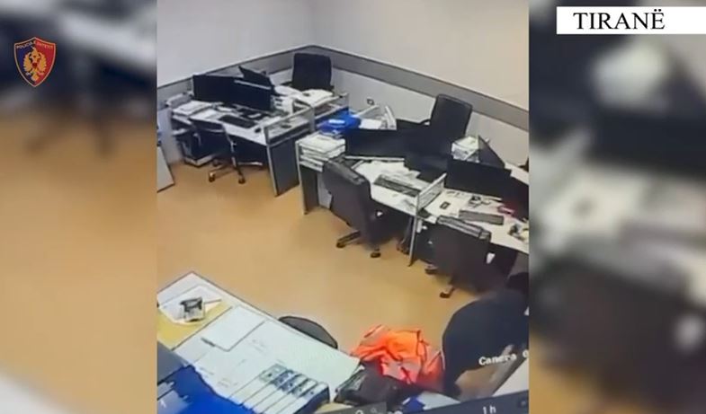 VIDEO/ Vidhte banesa dhe biznese, kamerat kapin 57-vjeçarin, arrestohet nga policia