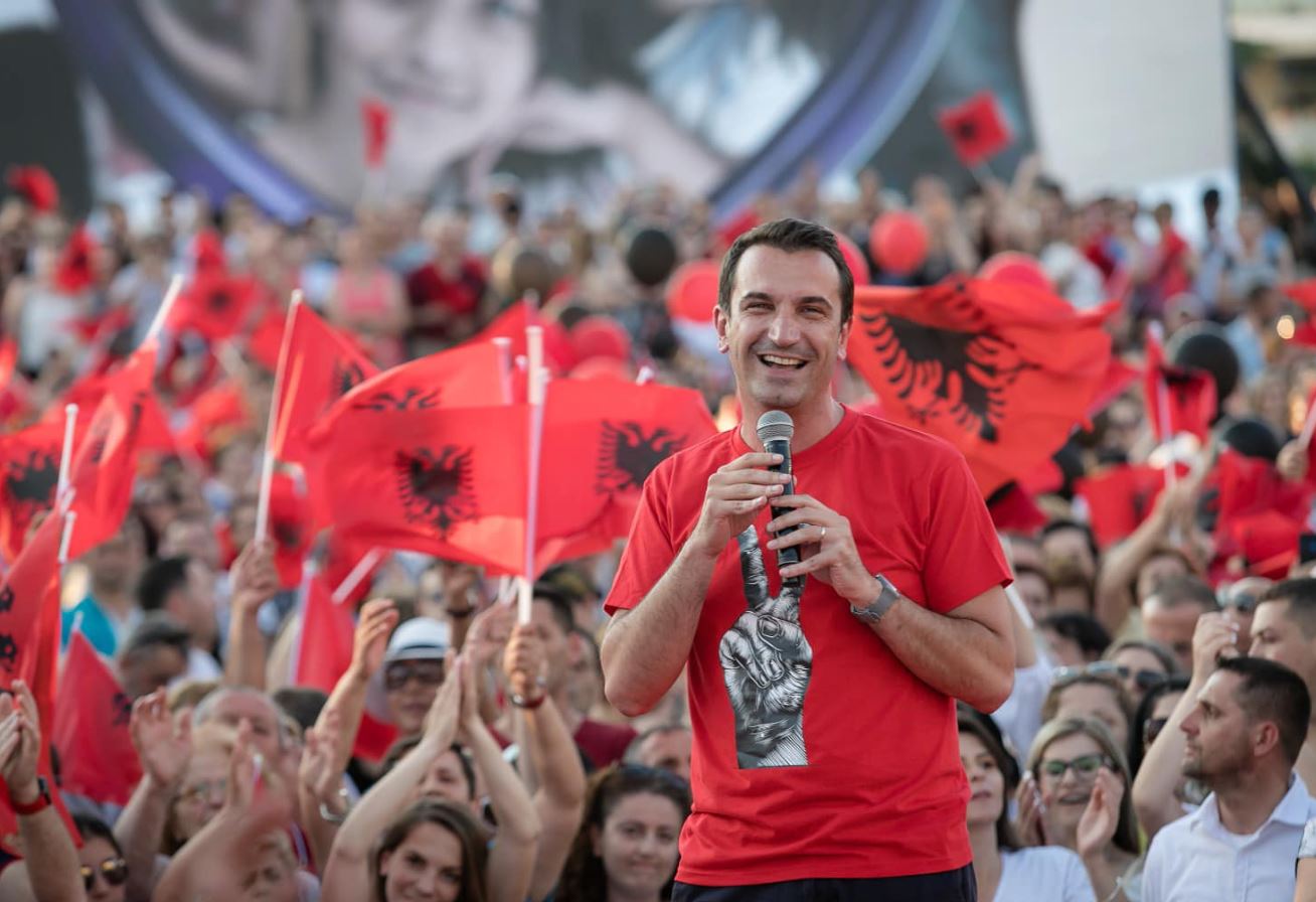 “Dado, i fiksuar pas fustaneve të gruas sime”, Veliaj: Prokurori si sigurims, më pyeti edhe çfarë hamë. Bani, gjyqtari i Berishës