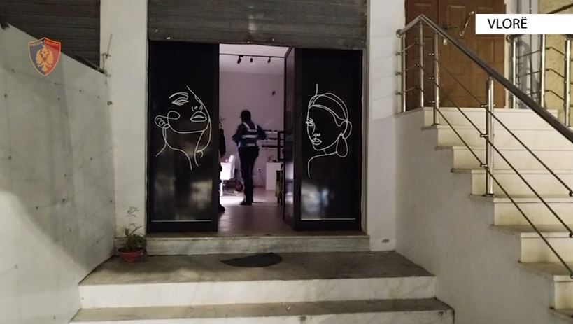 VIDEO/ Zbardhen grabitjet në Vlorë, dy të arrestuar