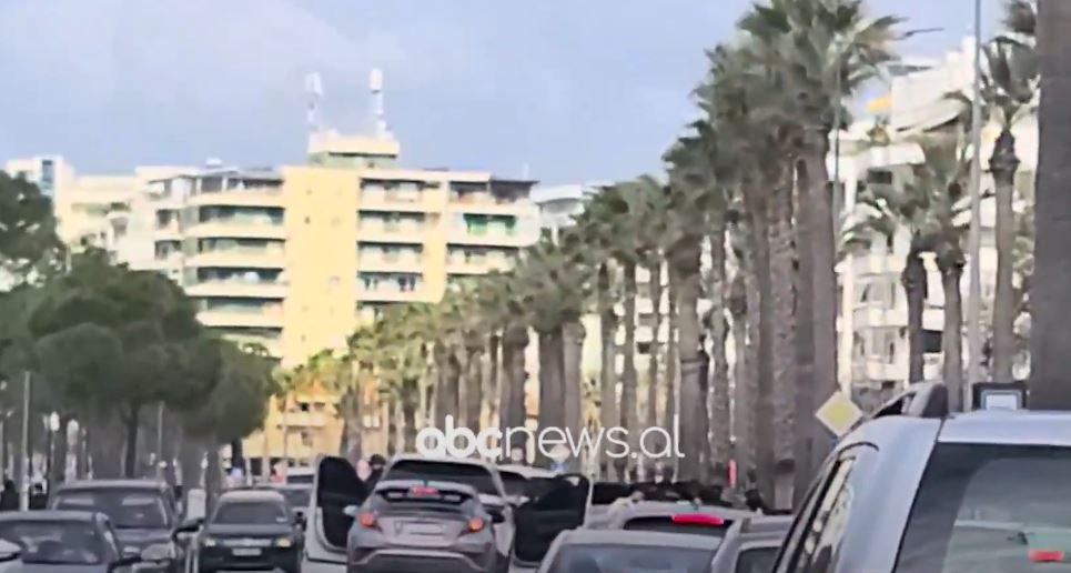 Aksion blic në Vlorë/ Shoqërohet një person nga policia, dyshohet i rrezikshëm