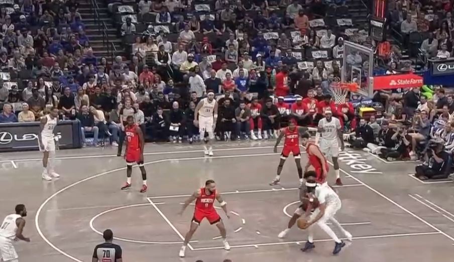 Davis, “uragan” në Dallas/ Ylli i ardhur nga “liqenasit” shkëlqen në fitore