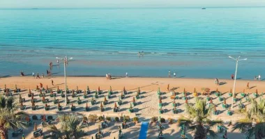 Media britanike “Express”: Befasohuni nga plazhet spektakolare dhe të qeta të Durrësit