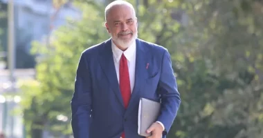 Rama mbledh ministrat dhe kryesinë e PS/ Takimi i kryeministrit, në fundjavë në Tiranë