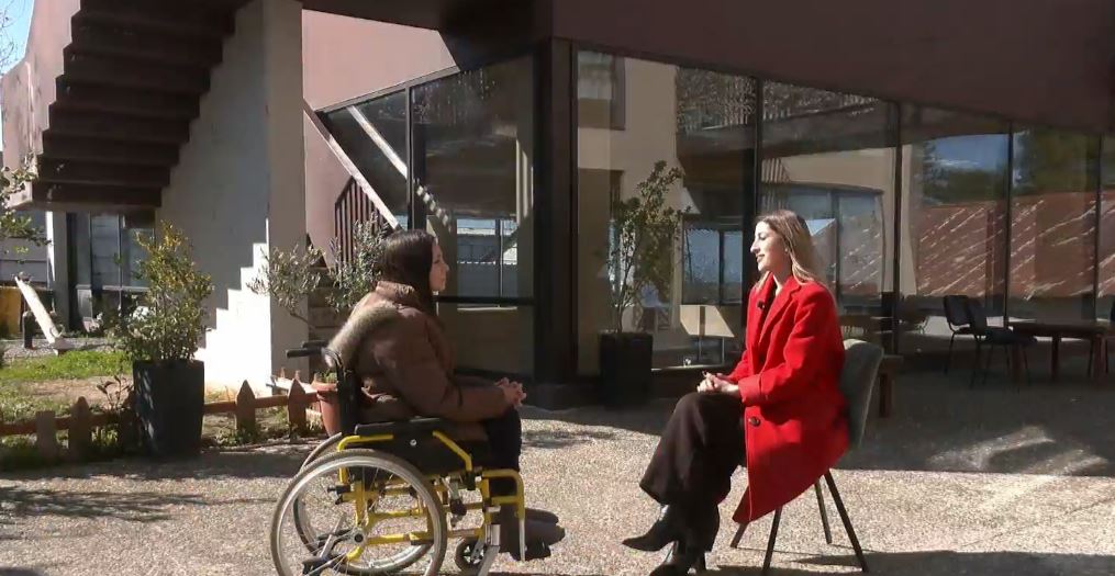 Përballja me fatin e hidhur të jetës/ 30 vjeçarja u përball me leuçeminë, sëmundja i la efekte anësore