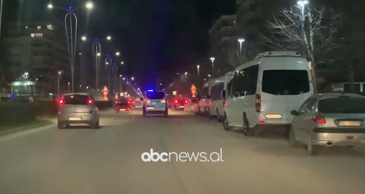 FOTO/ Pranga shefit të krimeve në Himarë, kontrolle në disa banesa në Vlorë