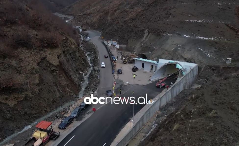 Fluks lëvizjesh në rrugën e Arbrit/ Qytetarët: Hapja e tunelit shkurton rrugën Tiranë-Dibër