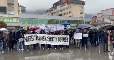 Tragjedia me dhjetëra viktima në Koçan, qytetarët protestë në sheshin “Iliria” në Tetovë