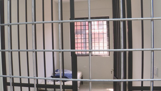 Tiranë/ Ishte ndaluar për vjedhje, vetëvaret 46 vjeçari në bllokun e sigurisë