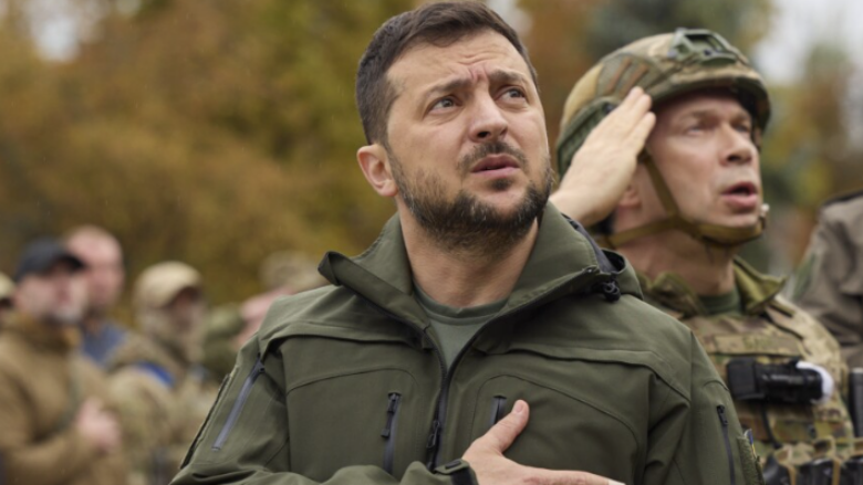 Mesazhet/ Si po e pasqyron Zelensky luftën dhe realitetin në Ukrainë përmes veshjeve