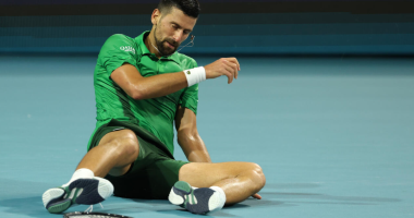 Gjokoviç “bie” sërish/ Tenisti serb mundet në finalen e turneut në Miami