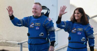 Astronautët kthehen në shtëpi/ Pas 9 muajsh “të ngujuar” në hapsirë zbresin në tokë me kapsulën e SPACEX