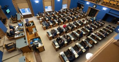 Estonia ndryshon kushtetutën, rusët dhe bjellorusët nuk mund të votojnë në këtë vend