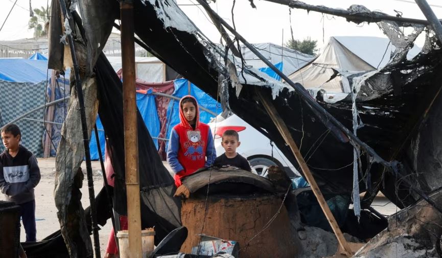 Izraeli bombardon Gazën, Libanin dhe Sirinë