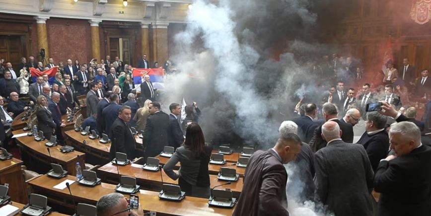 Beograd/ Prokuroria urdhëron nisjen e hetimeve për incidentin në Kuvendin e Serbisë