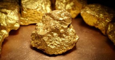 Tarifat “shtyjnë” arin në nivele rekord/ Arrin në mbi 3 100 dollarë pë onz, fitimet më të larta tremujore në 38 vjet