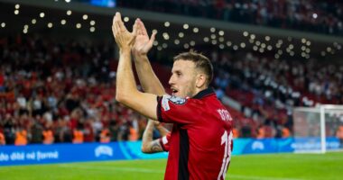 “Mallkim” kuqezi në mbrojtje/ Ismajli e Kumbulla rrezikojnë seriozisht Anglinë