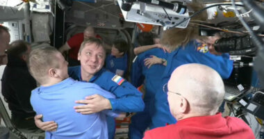 Nisen dy astronautët/ Qëndruan 9 muaj në hapësirë, nisin kthimin në tokë