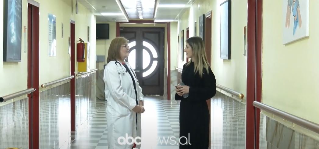 Mjeke dhe nënë/ Gruaja me bluzë të bardhë, jeta mes familjes dhe karrierës