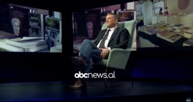 “Historia, sport popullor!” Marenglen Kasmi: Vështirë të rishkruhet historia e shqiptarëve ftohtë