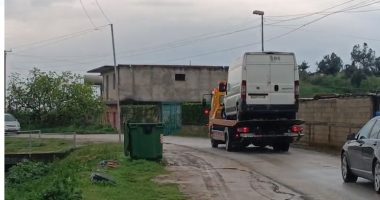 Skenar “filmi” në Lushnjë/ Tentuan të grabisin biznesin, por përfunduan në kanal bashkë me kasafortën, autorët në arrati