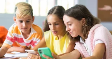 Austria ndalon telefonat celularë në shkolla