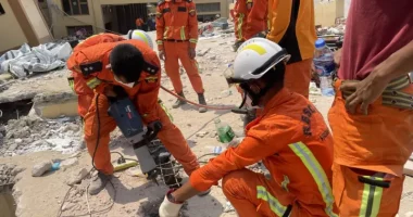 Katër ditë pas tërmetit ekipet e shpëtimit vijojnë kërkimet nën rrënoja, numri i viktima mbi 2 mijë në Myanmar